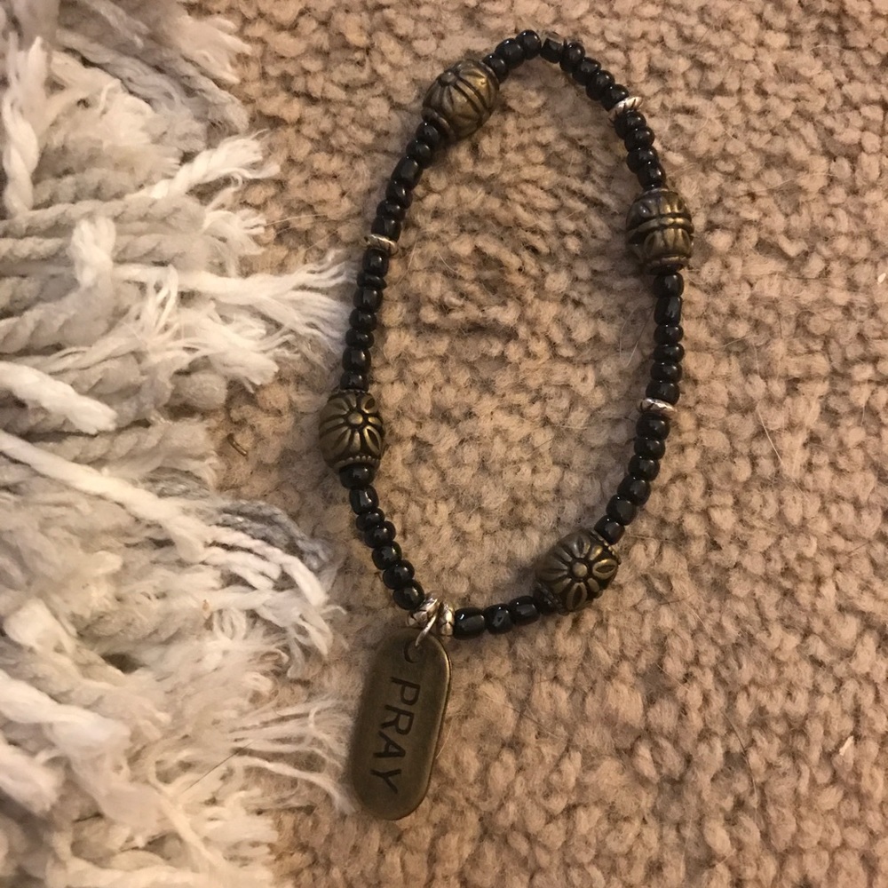 SOLD 😍BUNDLE OF SEVEN BRACELETS - Picture 4 of 8